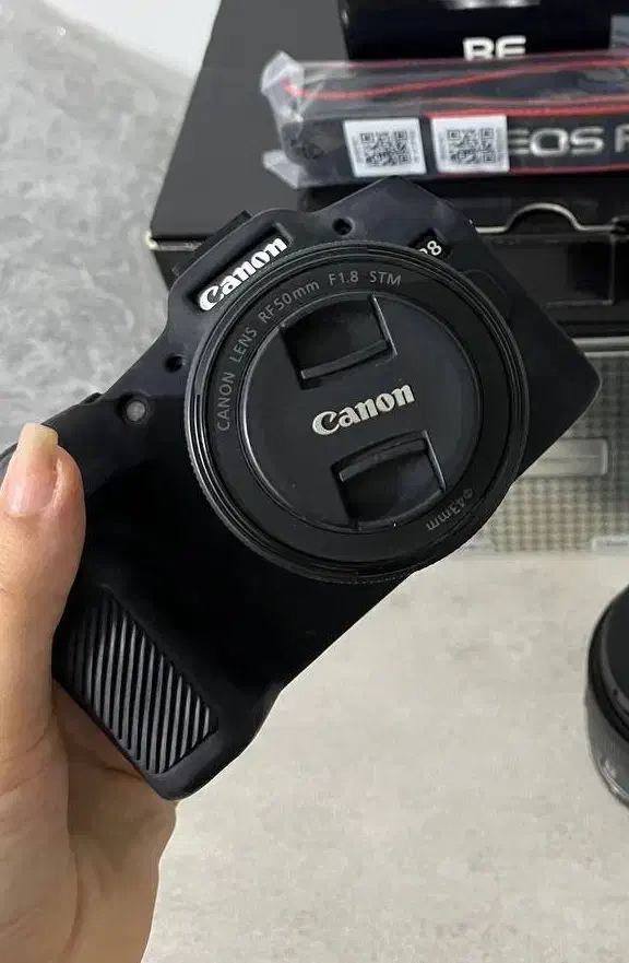 دوربین کنون r8 همراه با لنز کیت|دوربین عکاسی و فیلم‌برداری|هشتگرد, شهرک بعثت|دیوار