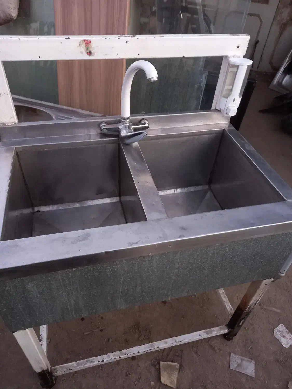 سینک دوقلوی صنعتی سالم وتمیز باشیر آبش|مصالح و تجهیزات ساختمان|مشهد, نیزه|دیوار