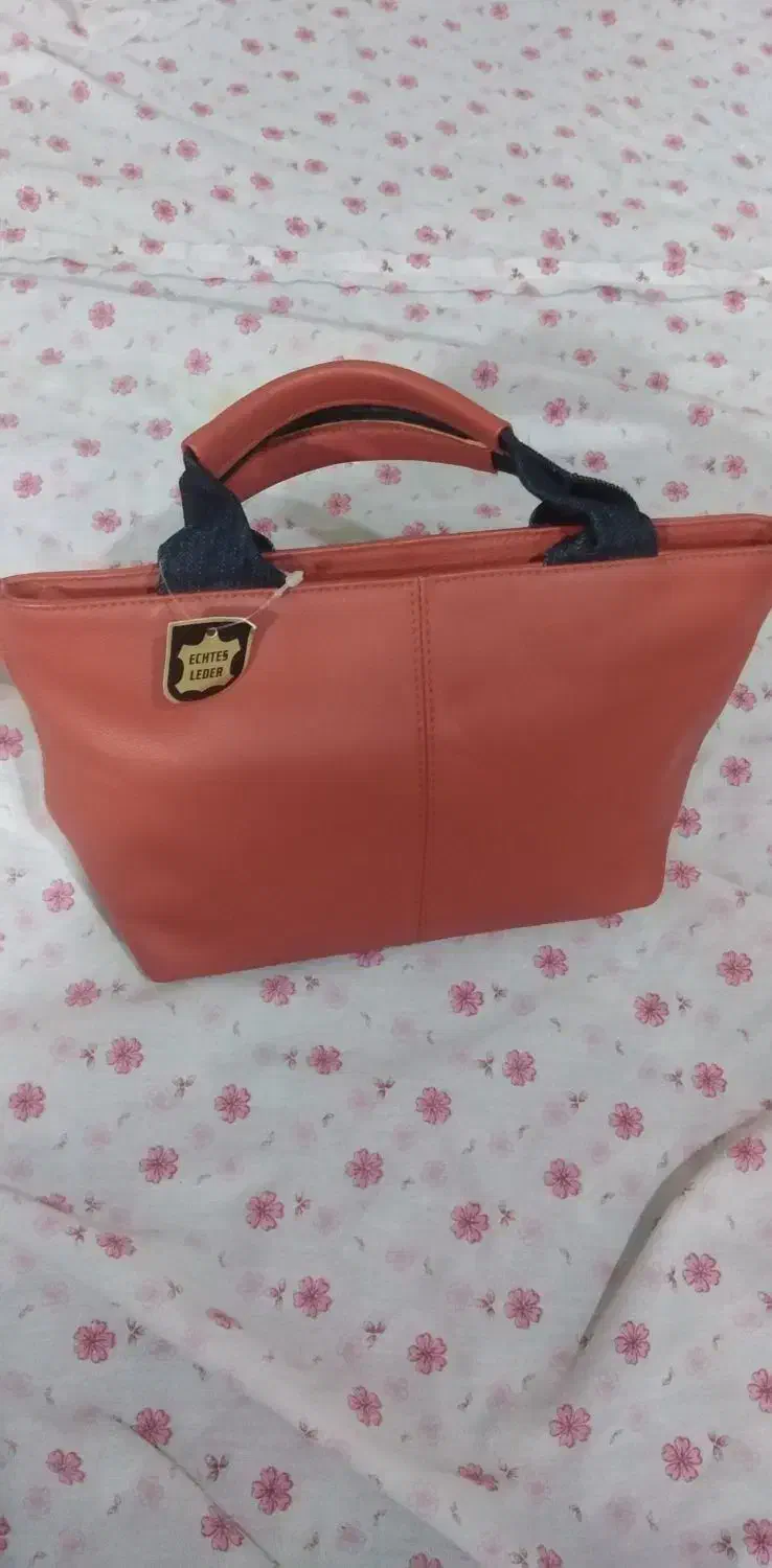 کیف.|کیف، کفش، کمربند|قم, سید معصوم|دیوار