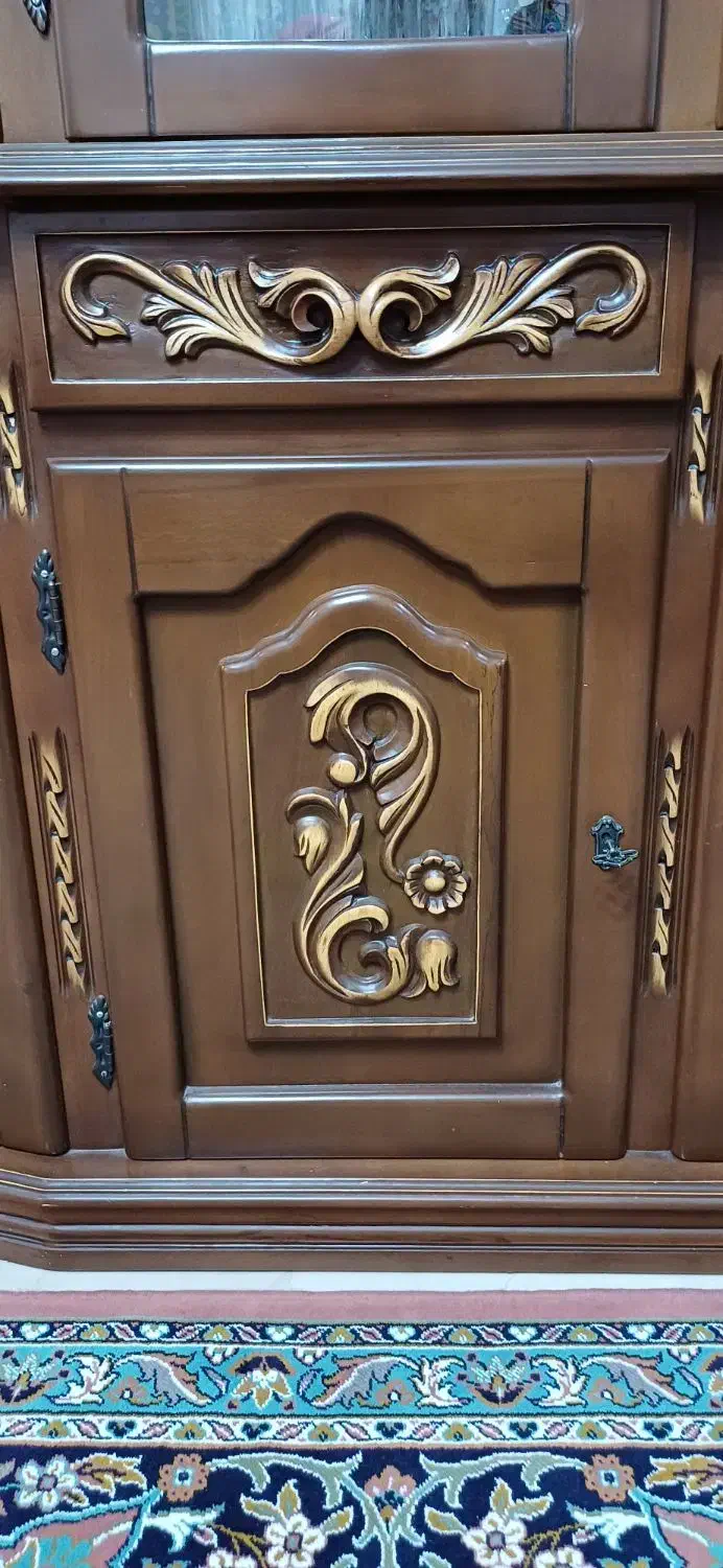 بوفه چهار در، چوب گردو، بسیار تمیز|بوفه، ویترین، کنسول|تهران, خواجه نصیر طوسی|دیوار