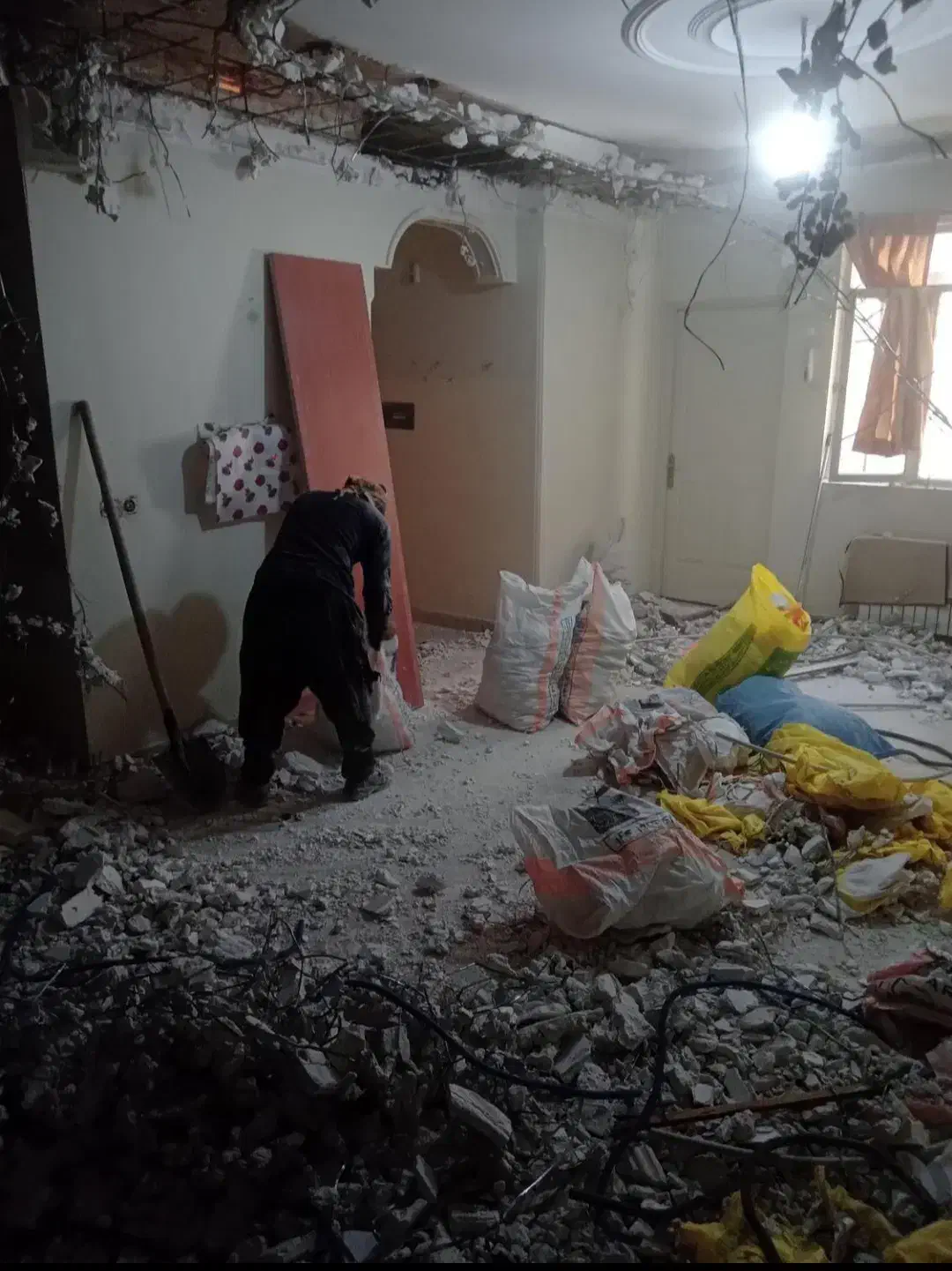 هیلتی کاری تخریب کار|خدمات پیشه و مهارت|اصفهان, ملک‌شهر|دیوار