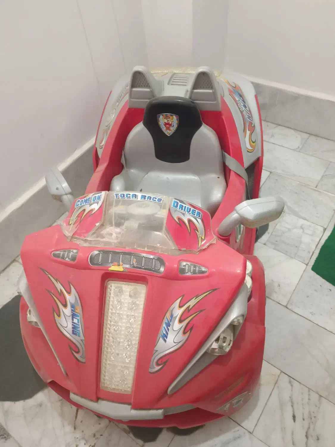 ماشین شارژی سالم و بدون استفاده در کوچه و خیابان|اسباب و اثاث بچه|ارومیه, |دیوار