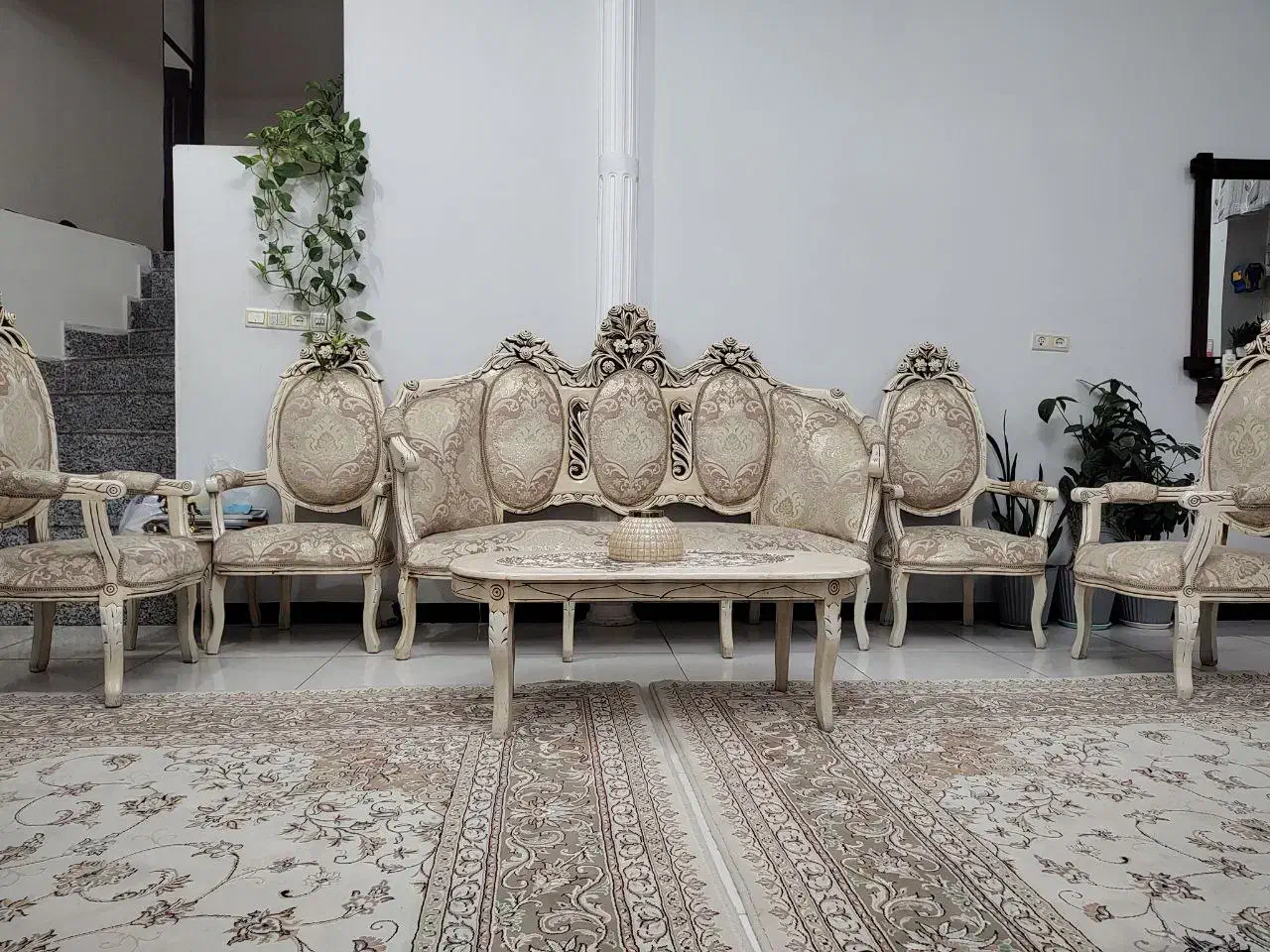 ۲ عدد فرش ۱۲ متری . ۲ دست مبل  زیر تلویزیون|مبلمان خانگی و میز عسلی|ایلام, |دیوار