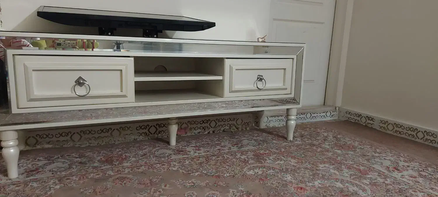 میز تی وی آینه ایی کاملا سالم|میز تلویزیون|ری, حمزهآباد|دیوار