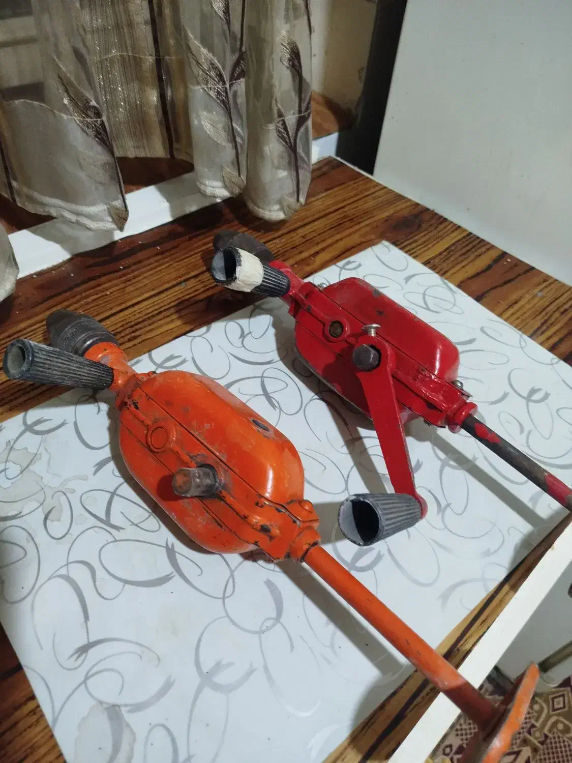 دریل دستی قدیمی|کلکسیون اشیاء عتیقه|شیراز, پانصد دستگاه ارتش|دیوار