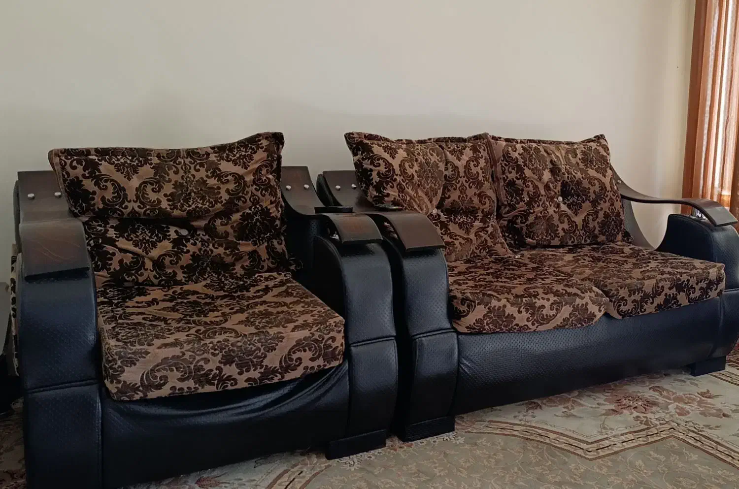 مبلمان چرم و چوب ۹ نفره|مبلمان خانگی و میز عسلی|اصفهان, کوی امام|دیوار