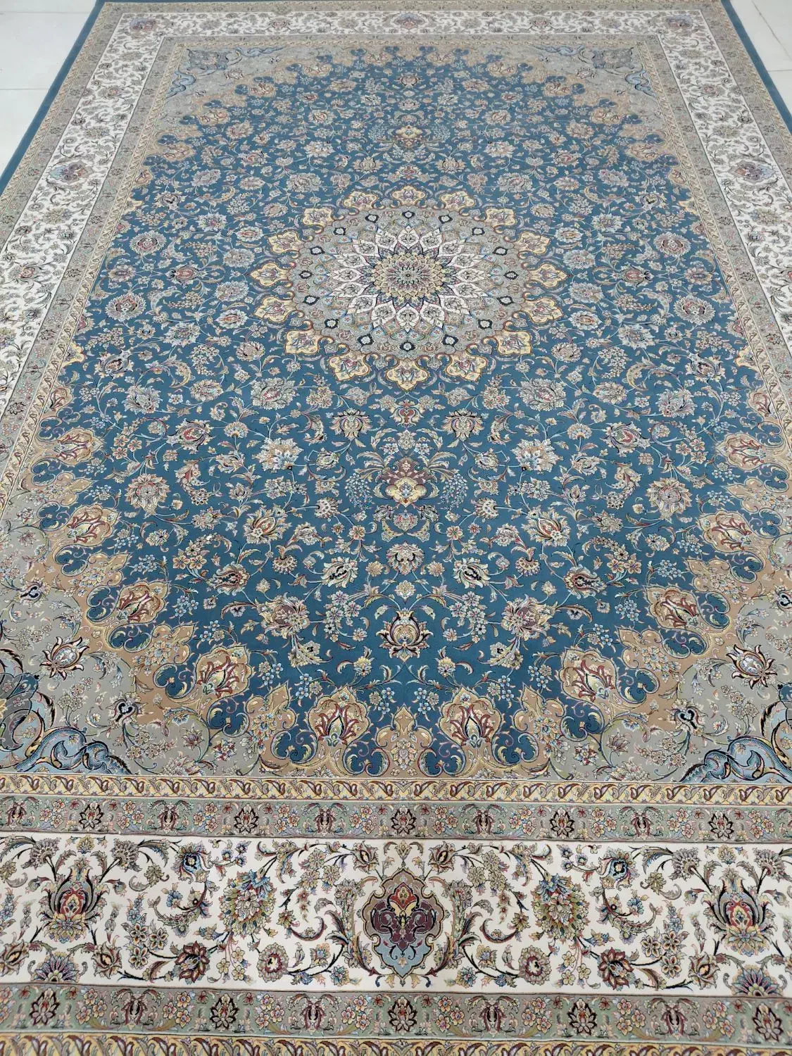 جفت ۹متری ۱۲۰۰شانه کلا ۶ماه استفاده شدن|فرش|ورامین, خیر آباد|دیوار