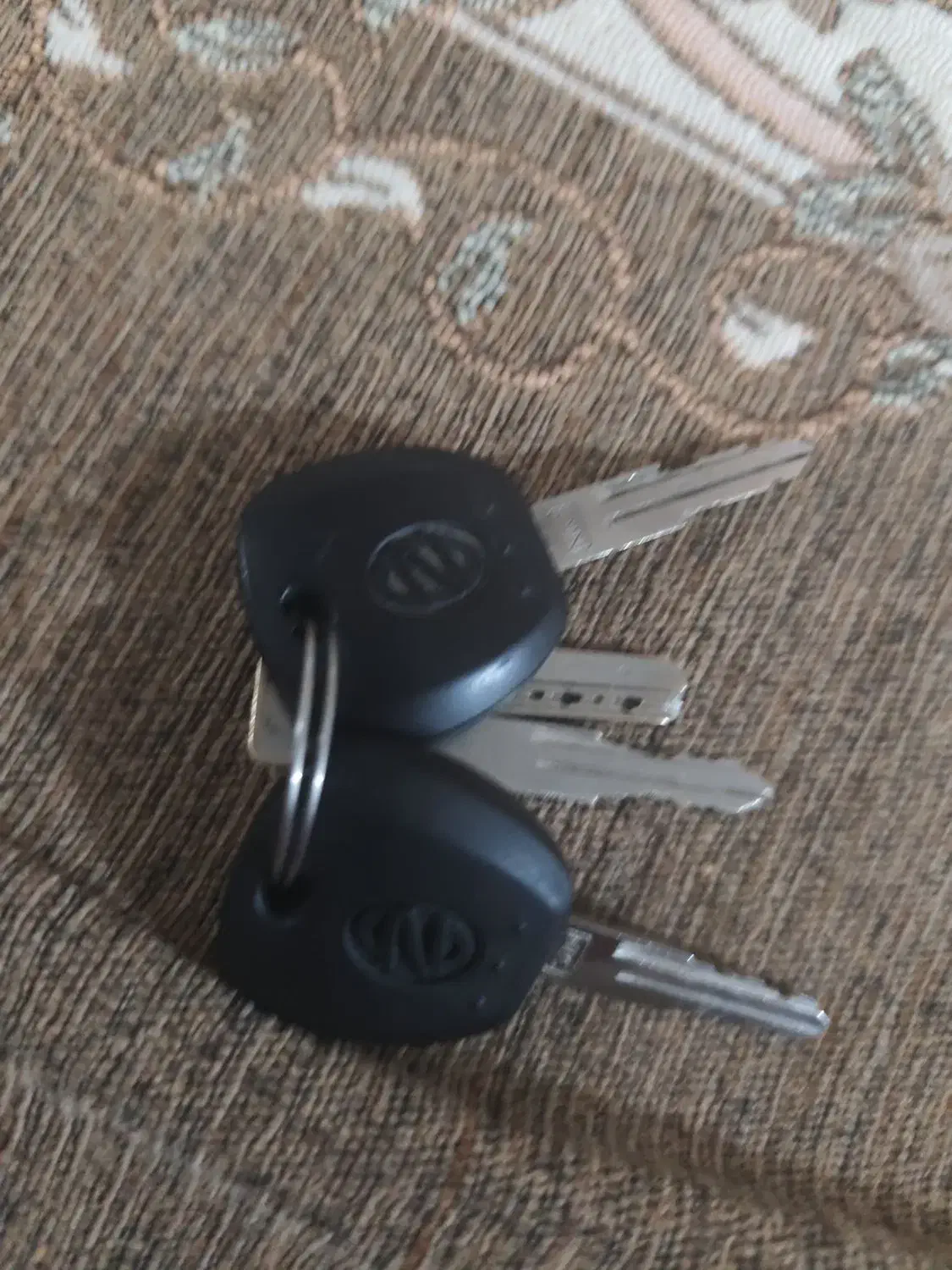 کلید های گم شده در ایلام|اشیا|سیوان, |دیوار