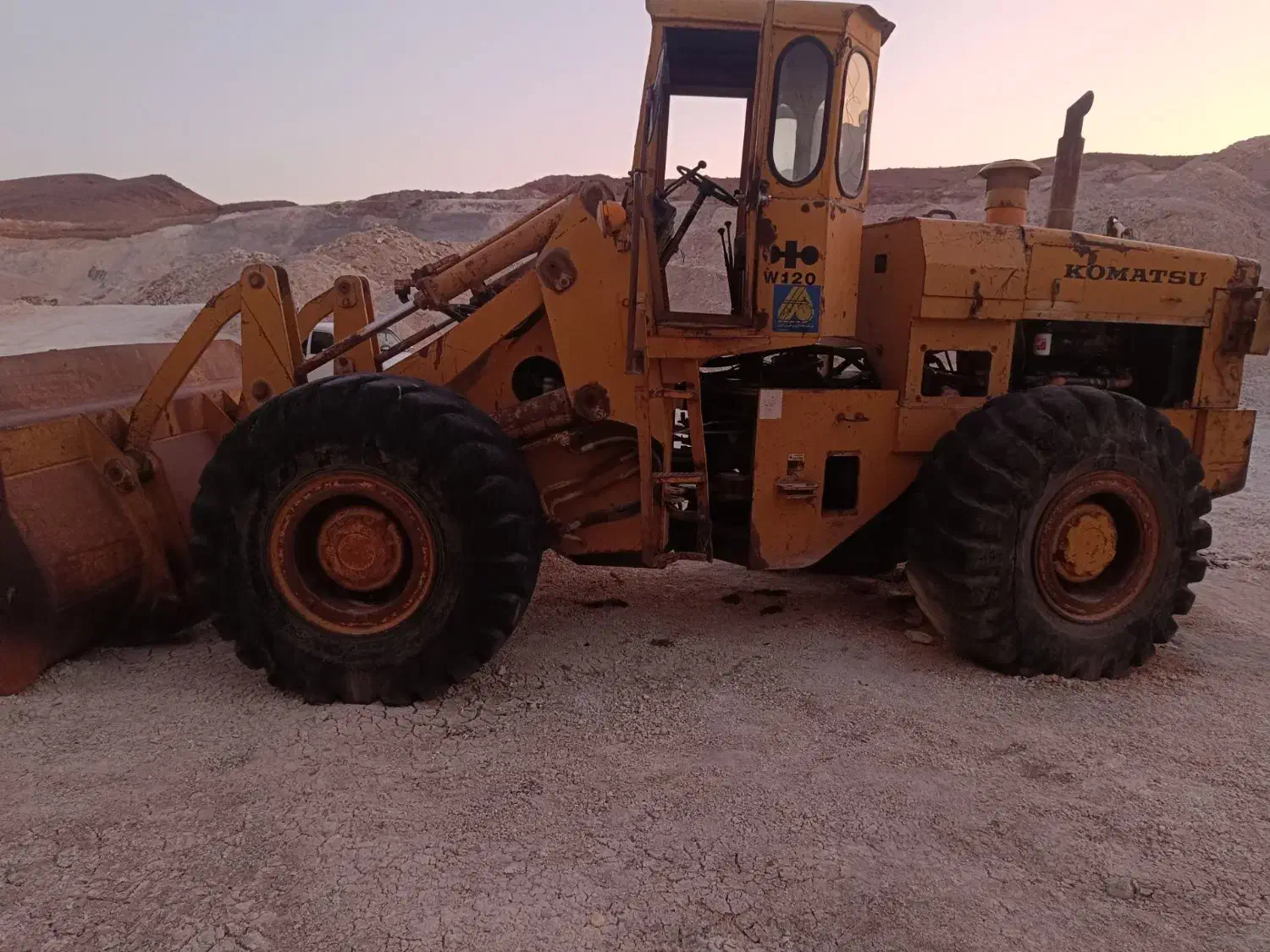 لودر کوماتسو w120|خودرو سنگین|آفتاب, |دیوار