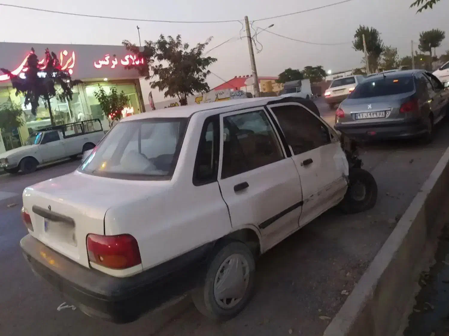 پراید مدل ۱۳۸۹ تصادفی|خودرو سواری و وانت|محمدشهر, محمدشهر|دیوار