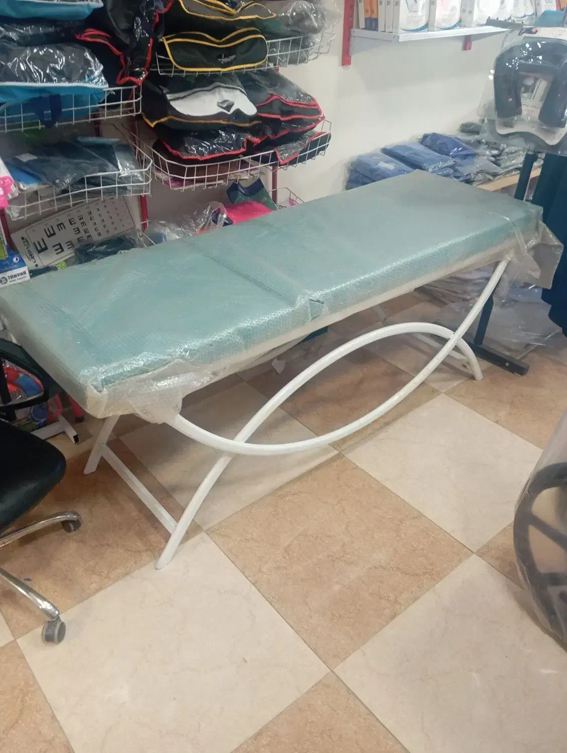 تخت بیمار معاینه و ویلچر و لوازم پزشکی ارتوپدی|پزشکی|اردبیل, |دیوار