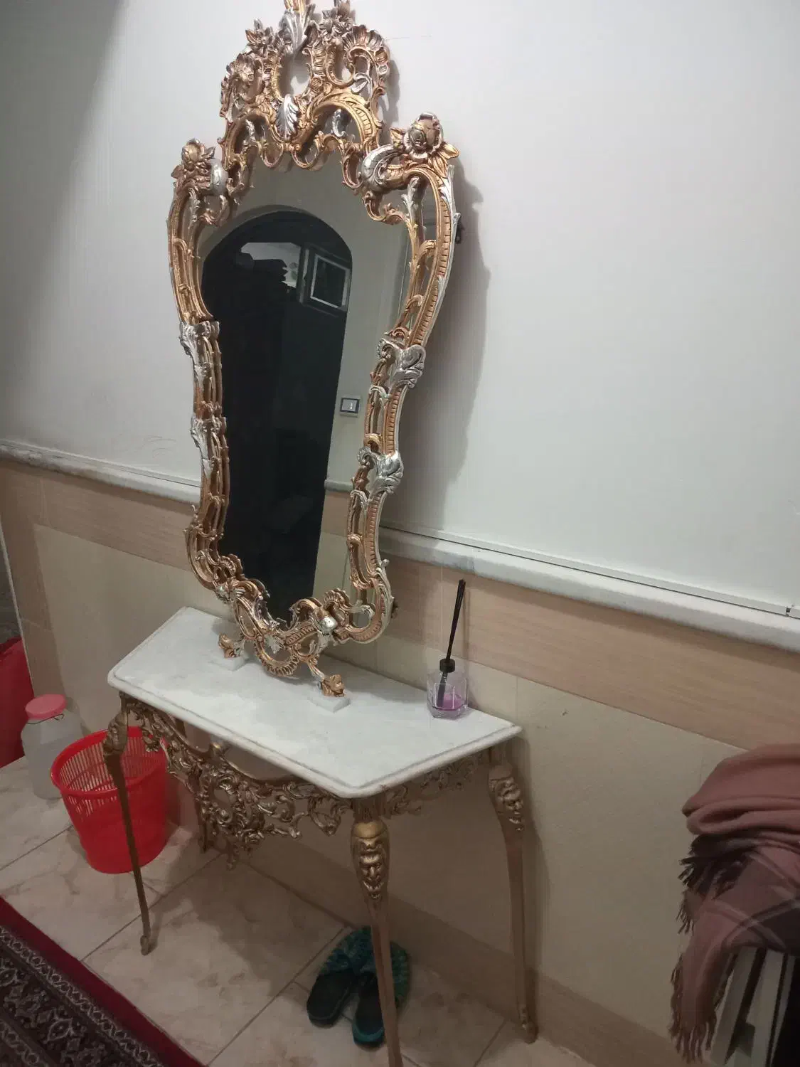 آینه و کنسول|آرایشگاه و سالن‌های زیبایی|بیرجند, |دیوار