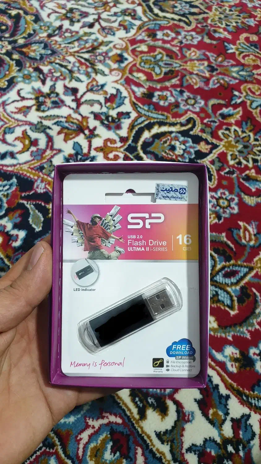 فلش ۱۶ گیگ سیلیکون پاور|لوازم جانبی موبایل و تبلت|نجفآباد, فردوسی شمالی|دیوار