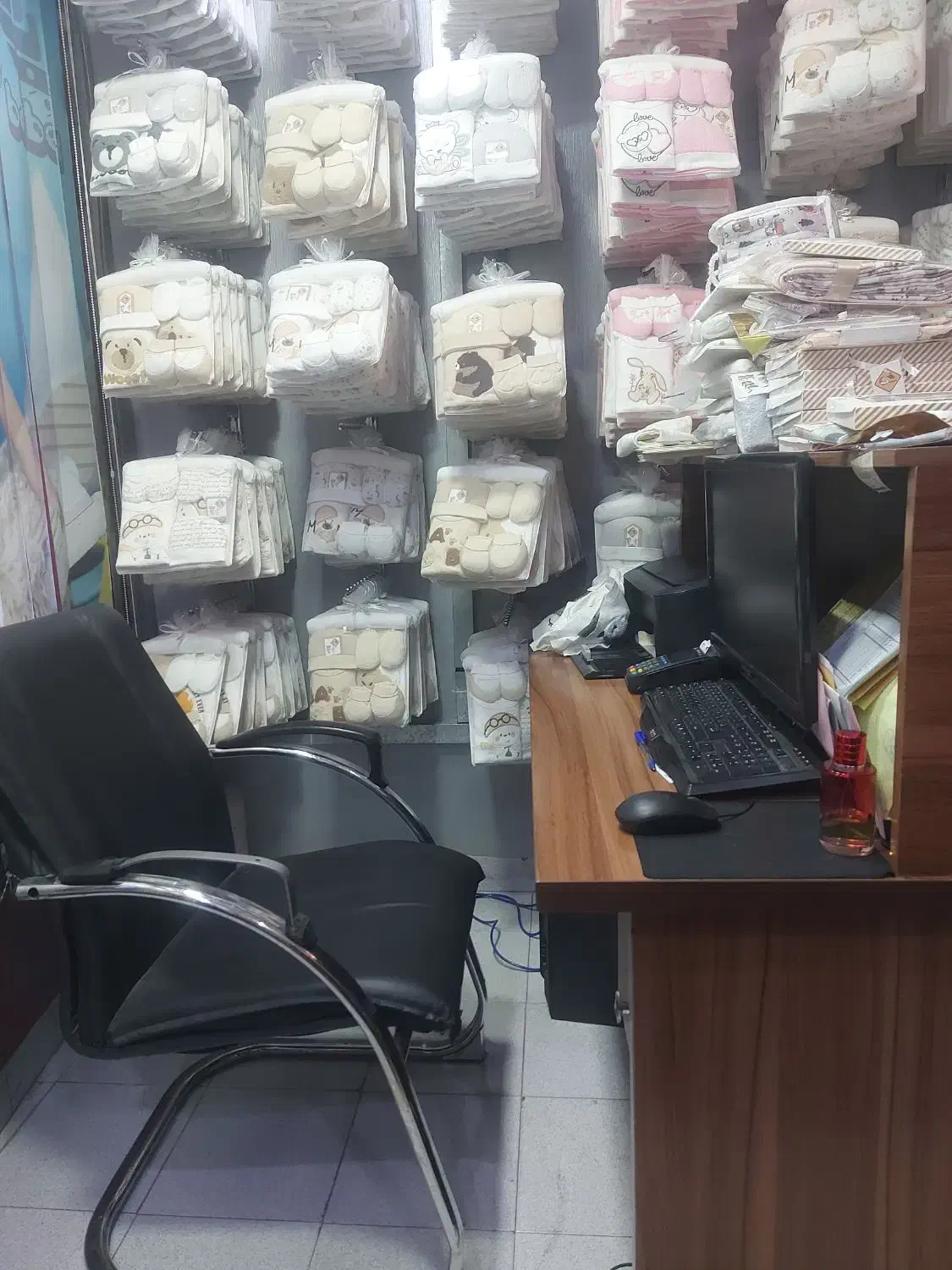 منشی|استخدام اداری و مدیریت|تهران, فلسطین (میدان انقلاب)|دیوار