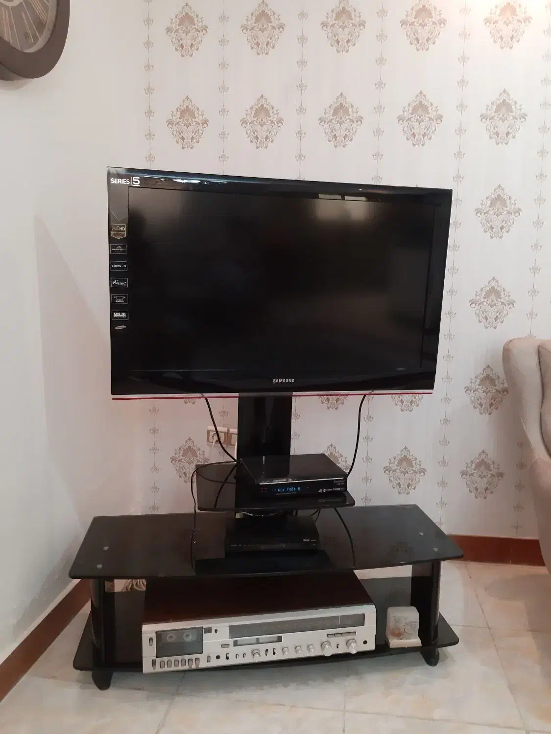 تلویزیون ۴۲ اینچ سامسونگ با میز و دیجیتال|تلویزیون و پروژکتور|رشت, اسماعیل آباد|دیوار