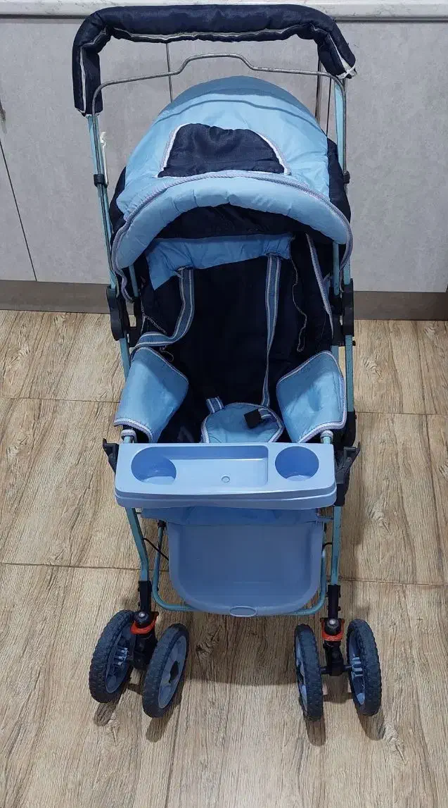 کالسکه چیکو|کالسکه و لوازم جانبی|رشت, شهریاران|دیوار