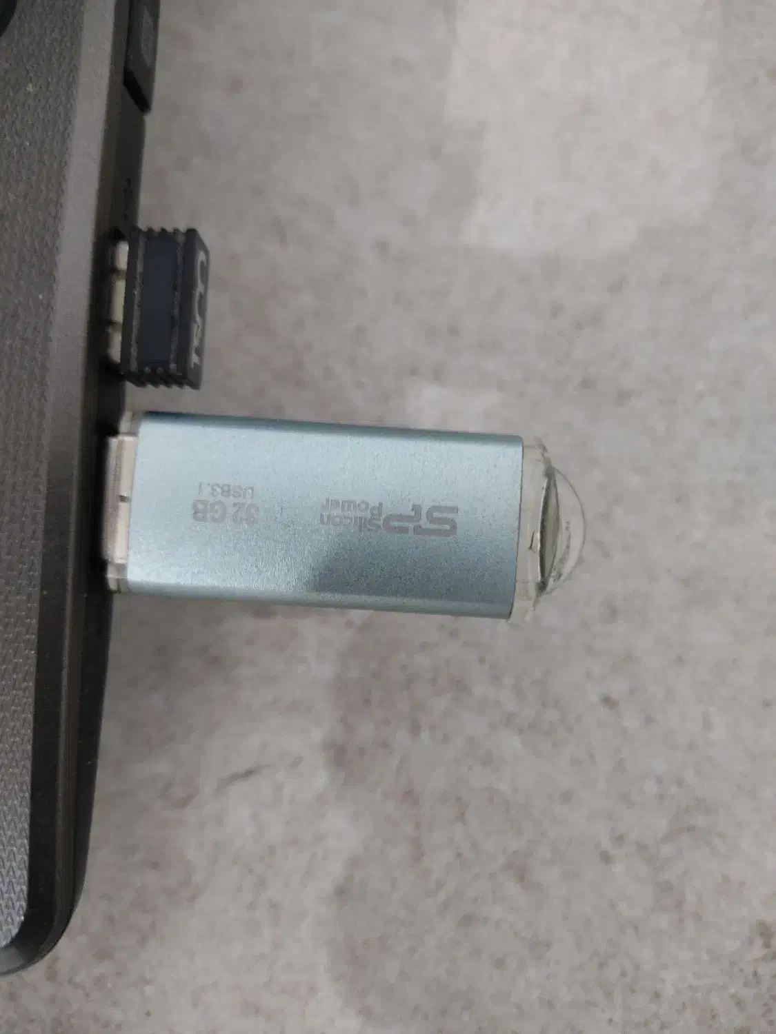 فلش ۳۲ گیگ سالم|قطعات و لوازم جانبی رایانه|اسفراین, |دیوار