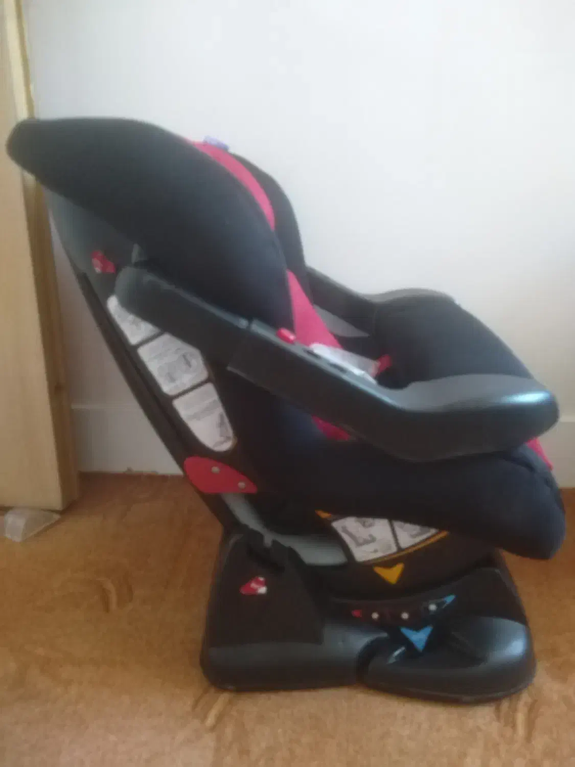 صندلی ماشین نو|تخت و صندلی بچه|شهرکرد, |دیوار