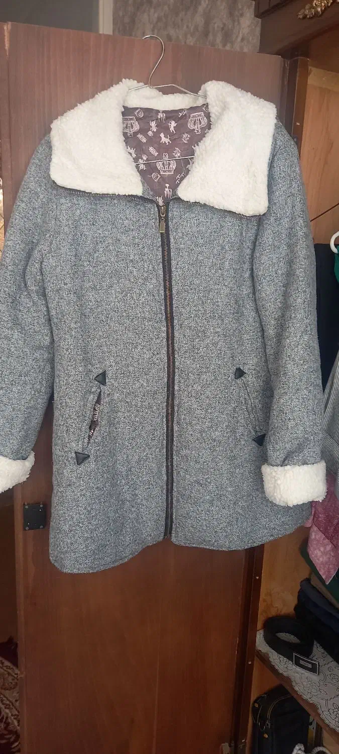 پالتو|لباس|مشهد, پایگاه شکاری|دیوار