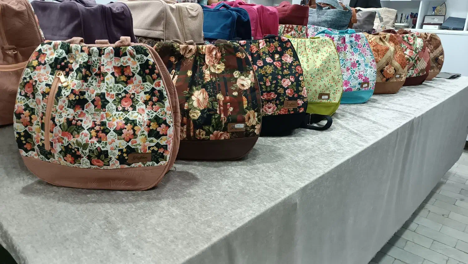 کیف مخمل سه کاره|کیف، کفش، کمربند|میبد, |دیوار