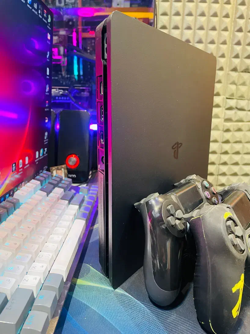 PS4 Slim یک ترا کپی خور دو دسته اصلی|کنسول، بازی ویدئویی و آنلاین|مشهد, ادیب نیشابوری (شهرک غرب)|دیوار