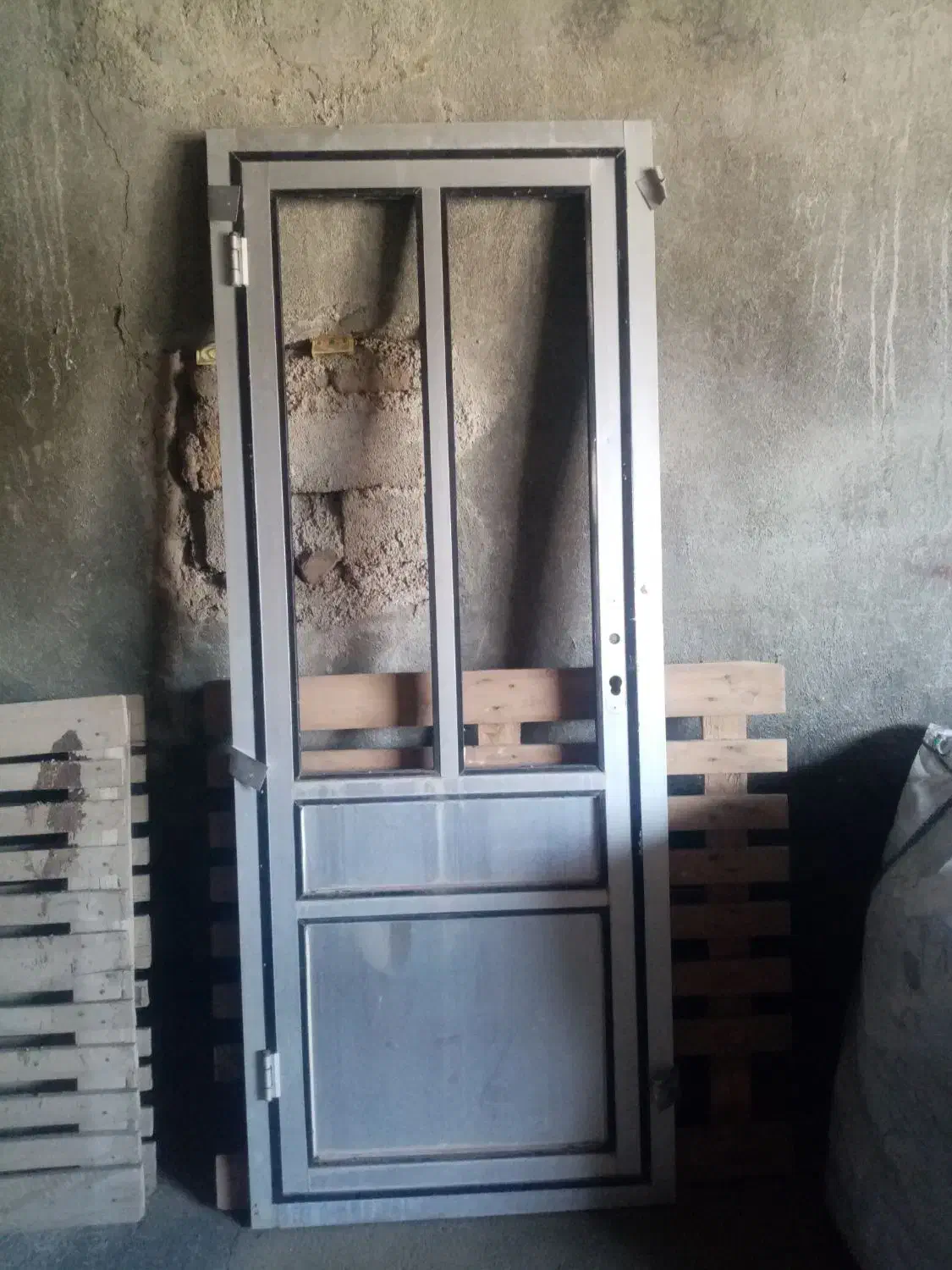 درب سالم بدون عیب آلمینیوم|مصالح و تجهیزات ساختمان|ایوان, |دیوار