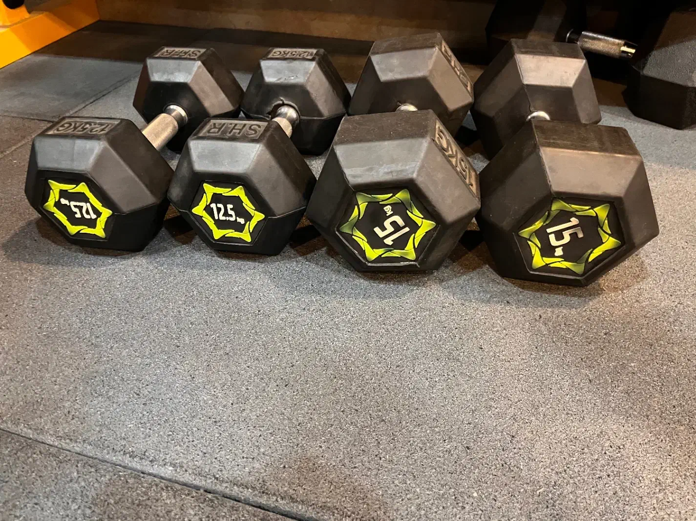 فروش دمبل ۱۵ و ۱۲.۵ کیلویی|تجهیزات ورزشی|اصفهان, ملک|دیوار