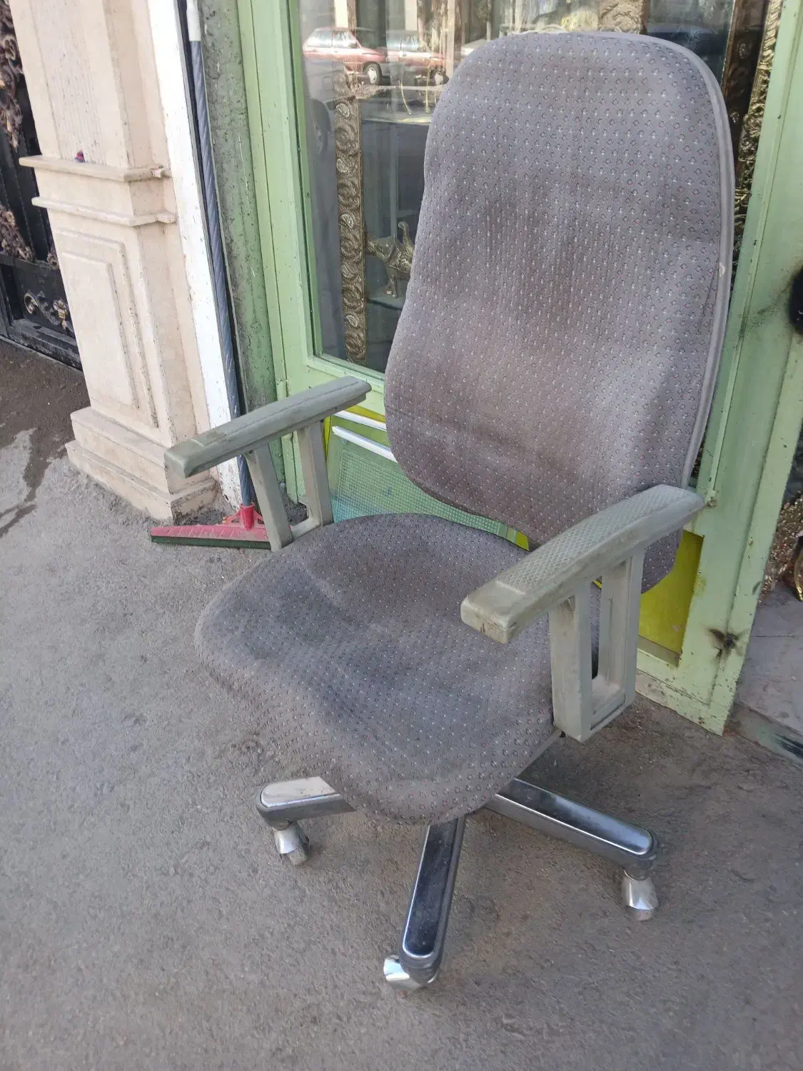 صندلی گردون بسیار محکم|صندلی و نیمکت|اردبیل, |دیوار