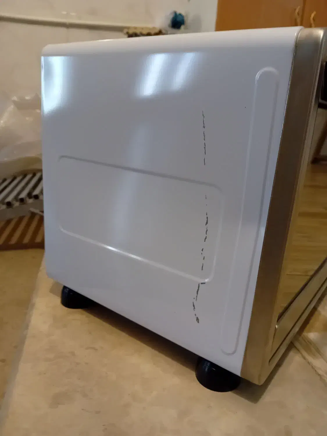 توستر رنگ سفید درحد نو|اجاق گاز و لوازم برقی پخت‌وپز|قزوین, |دیوار