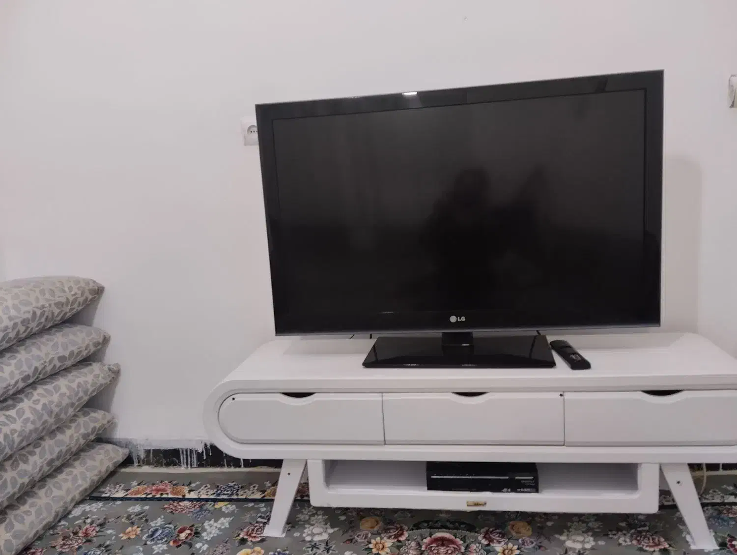 تلویزیون ۴۲ اینج|تلویزیون و پروژکتور|مریوان, |دیوار