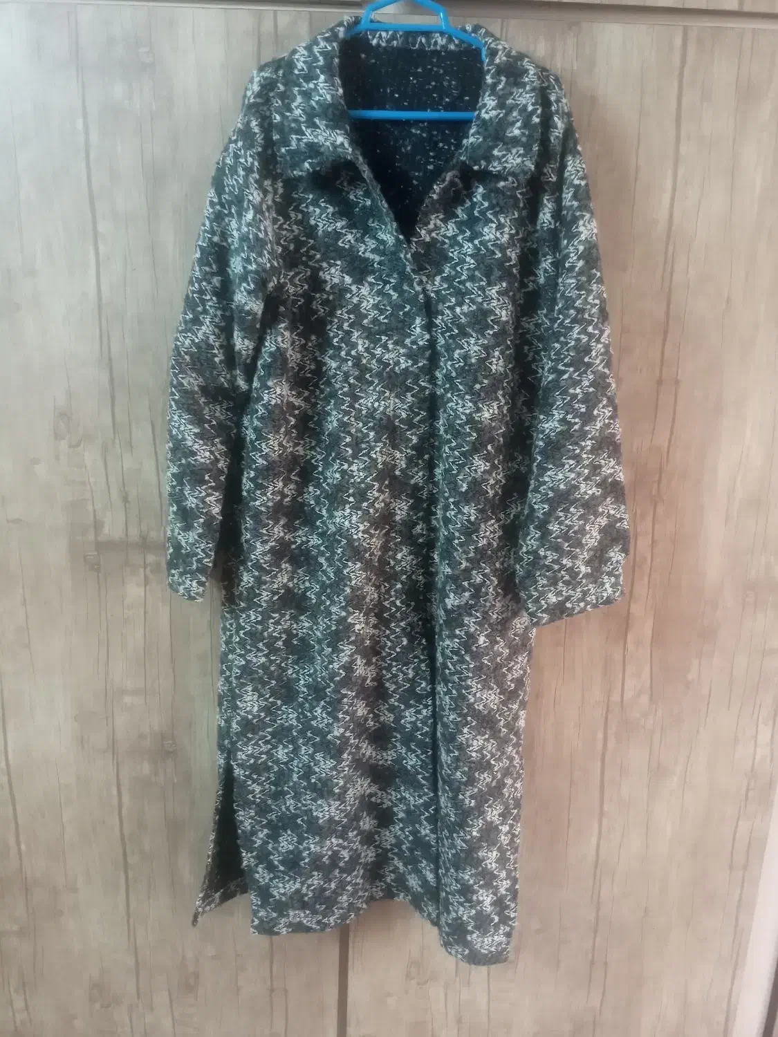 لباس زمستانی|لباس|اصفهان, سرشبادران|دیوار