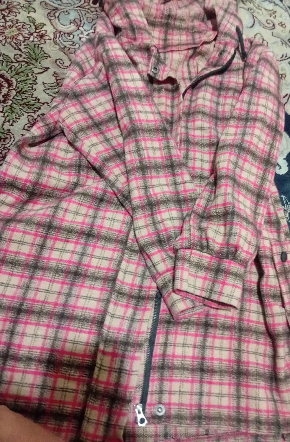 دوتا پالتو نو و شیک|لباس|پردیس, فاز ۴|دیوار