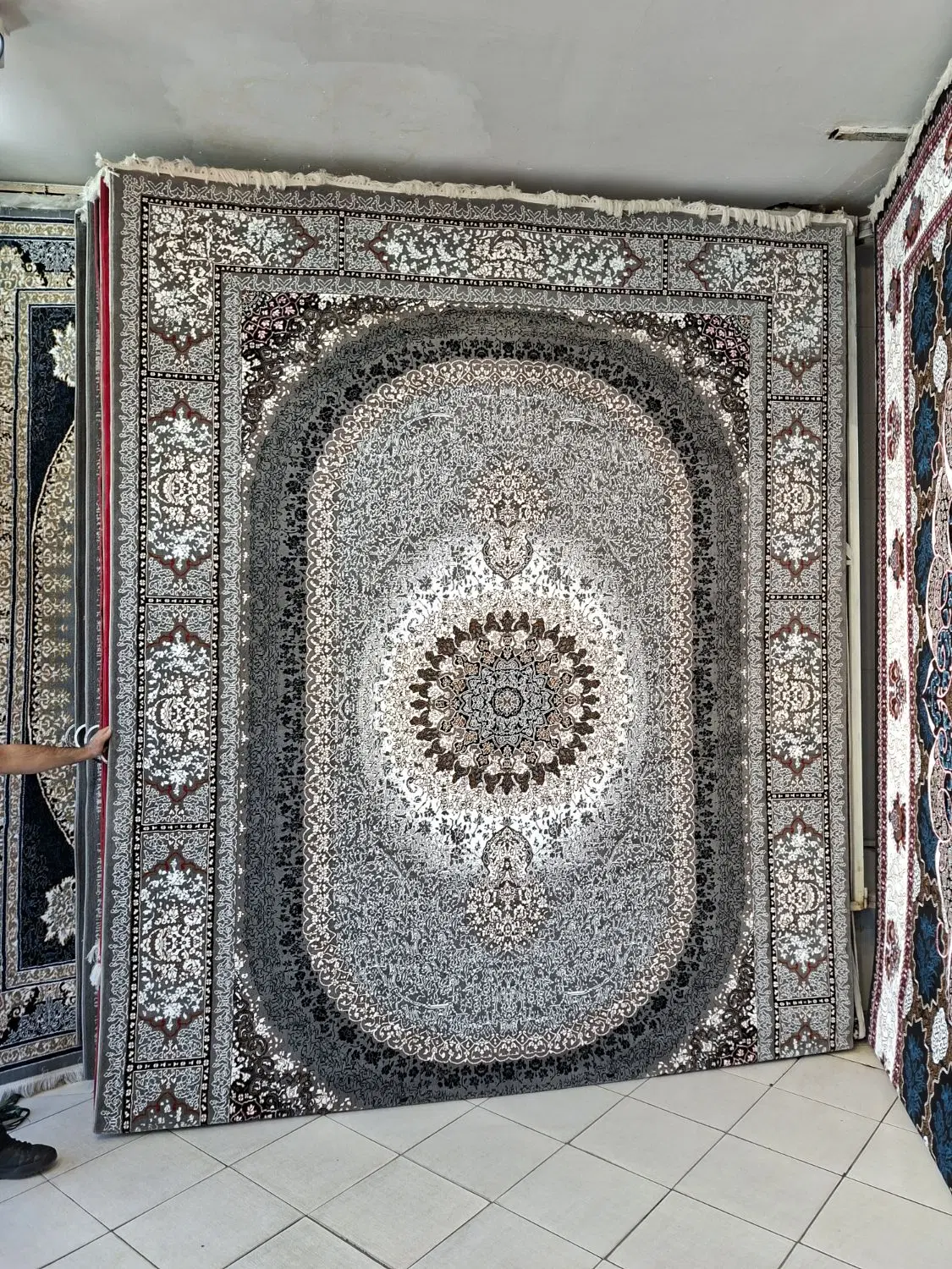 فرش۱۲متری طلایی و قرمز و دودی طلاکوب حاجی حسینی|فرش|مشهد, سیلو|دیوار