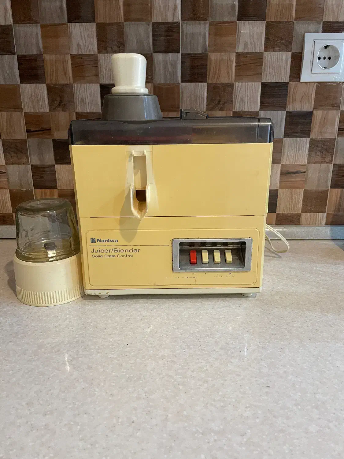 آبمیوه گیری و آسیاب|آبمیوهگیر و آبمرکباتگیر|شیراز, کاراندیش|دیوار