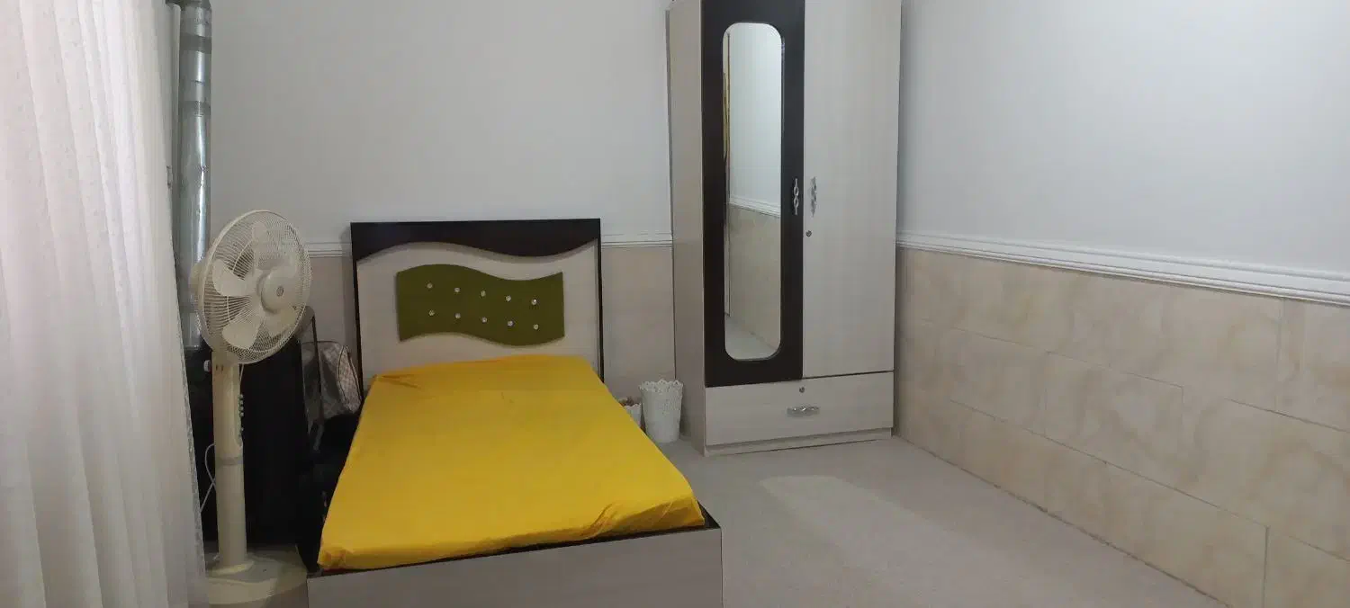 تخت و کمد تکنفره با تشک تمیز قرق|تخت و سرویس خواب|قرق, |دیوار