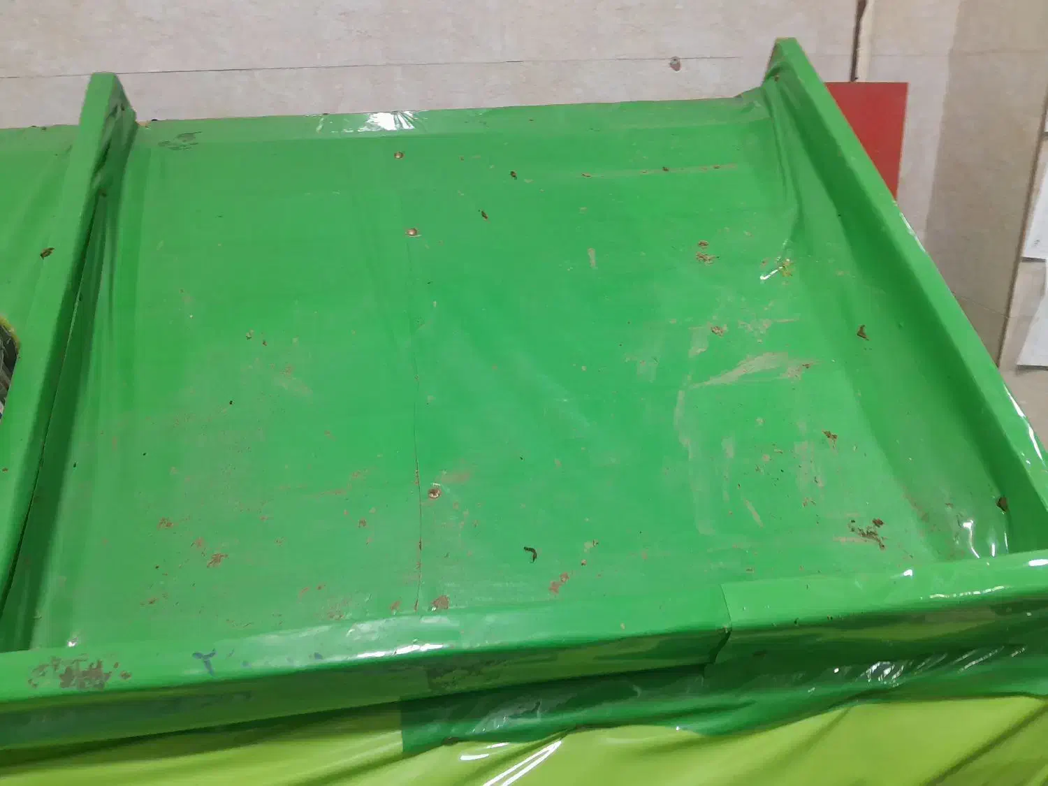 ۲عددطبق بایه میز|تخت و صندلی بچه|رشت, پیرکلاچای|دیوار