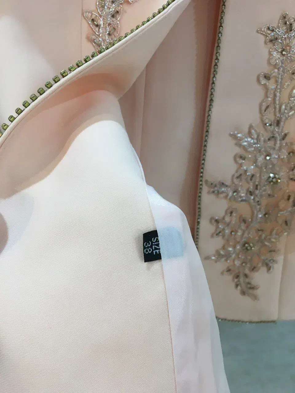 لباس مجلسی|لباس|لاهیجان, گلستان|دیوار