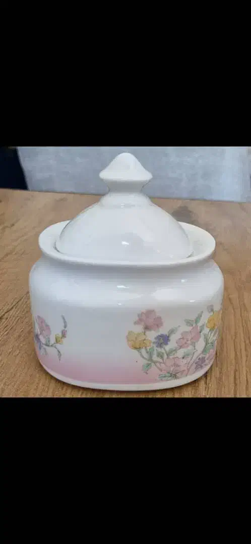 ست چوبی، پارچ سفال، شمعدان جاشمعی، قندان، سیرله کن|ظروف پخت‌وپز|رشت, رودباری|دیوار