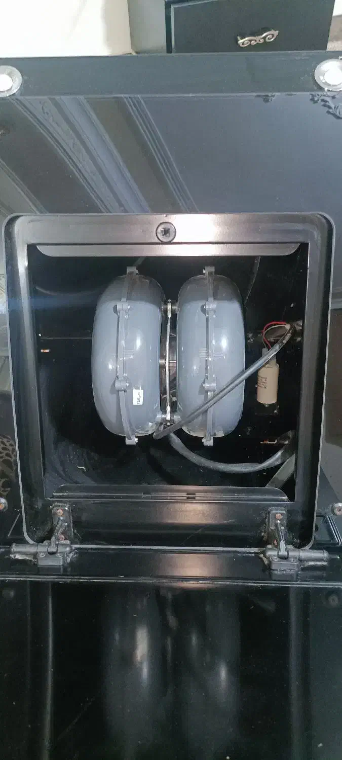 هود|هود|اصفهان, بهارستان|دیوار