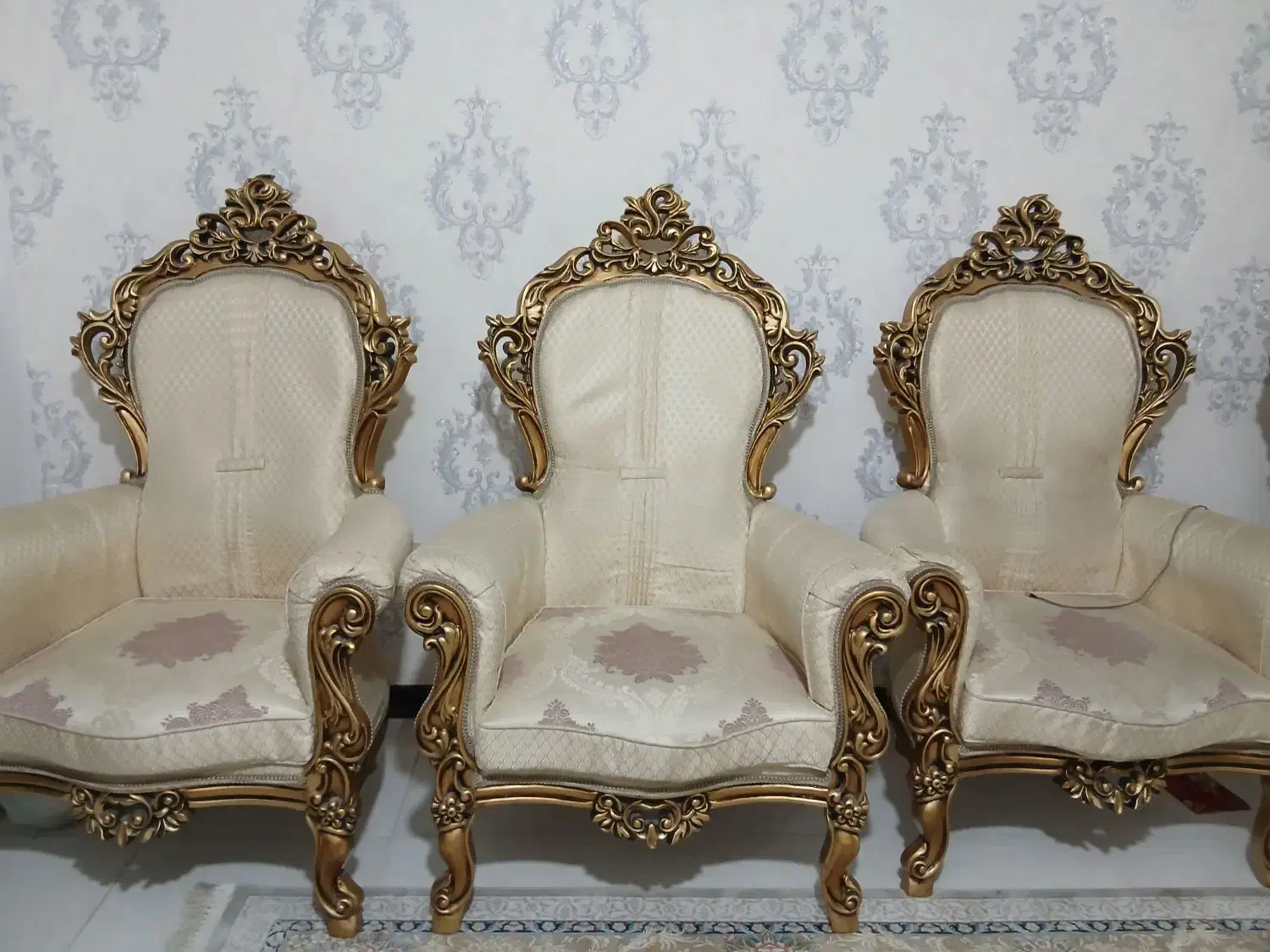 مبلمان سلطنتی ۷ نفره|مبلمان خانگی و میز عسلی|صدرا-فارس, فاز ۱|دیوار