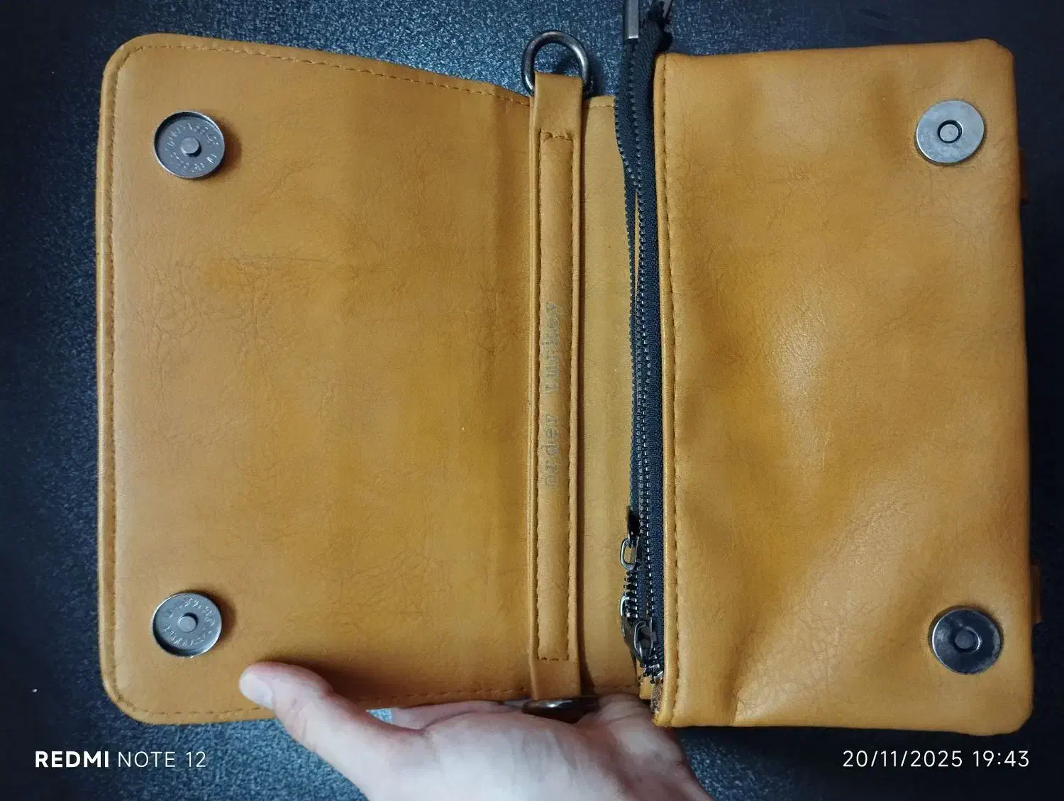 کیف دستی|کیف، کفش، کمربند|پرند, فاز ۲|دیوار