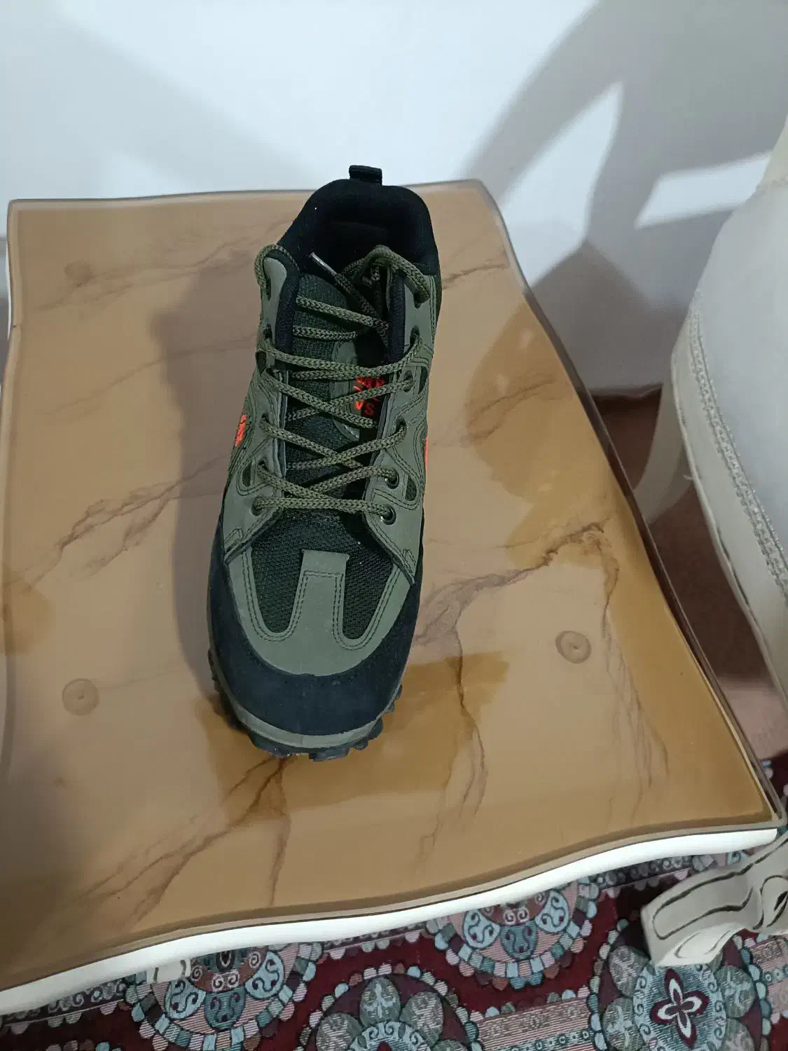 کفش ۳جفت|کیف، کفش، کمربند|خوی, |دیوار