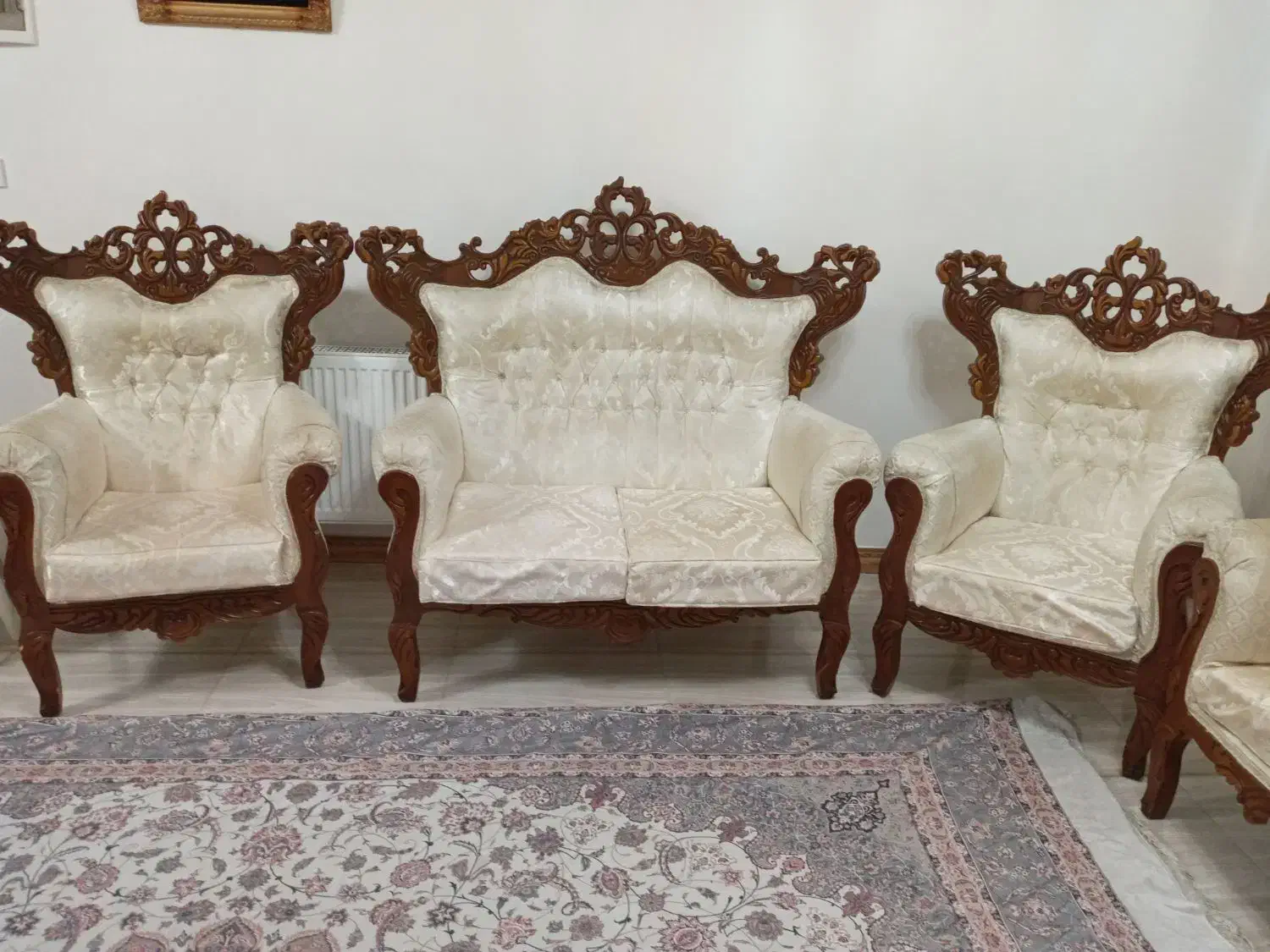 مبل تاجدار|مبلمان خانگی و میز عسلی|رشت, لاکان شهر|دیوار