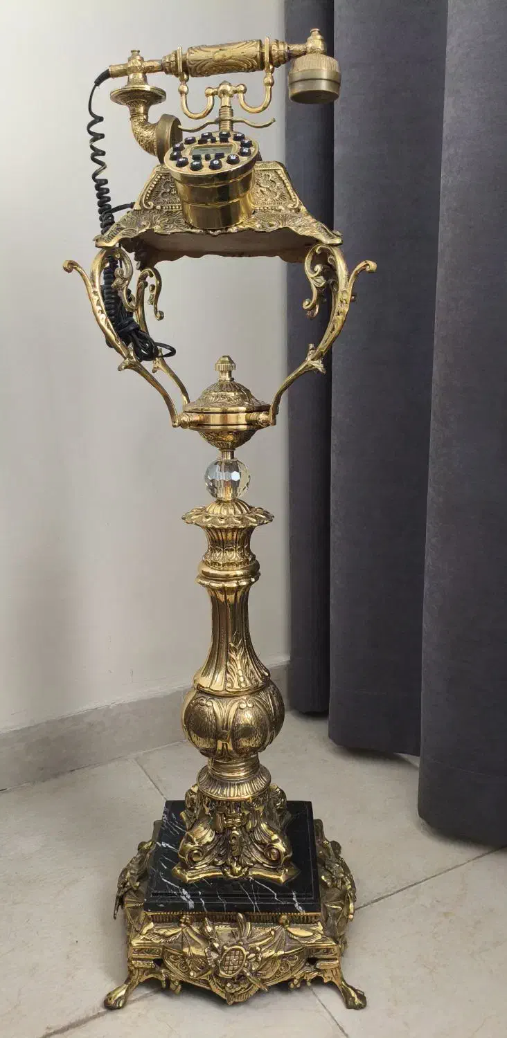 تلفن برنز|کلکسیون اشیاء عتیقه|اندیشه, پرنیان|دیوار