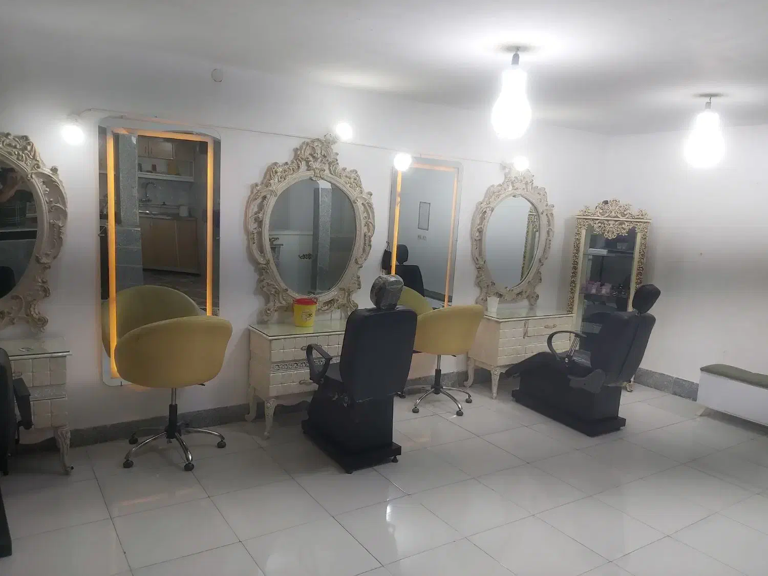 فراخوان همکاری افراد باتجربه درتمامی لاین ها زیبای|خدمات آرایشگری و زیبایی|سنندج, |دیوار