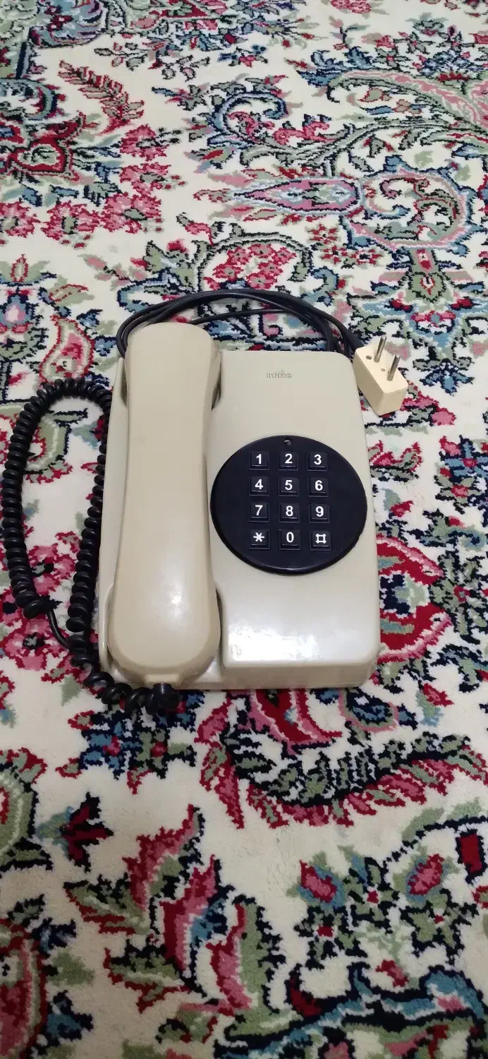 تلفن قدیمی|کلکسیون اشیاء عتیقه|کبودرآهنگ, |دیوار