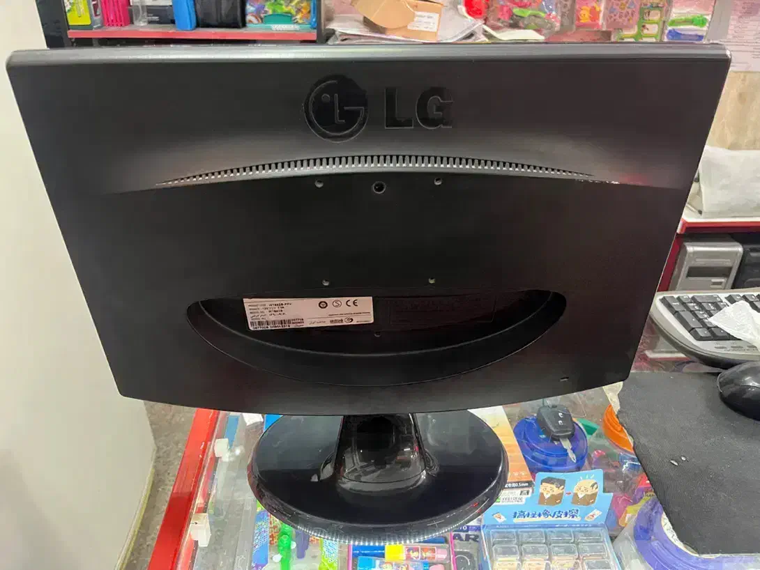 مانیتور LG LED سایز ۱۹ اینچ|قطعات و لوازم جانبی رایانه|ملایر, |دیوار