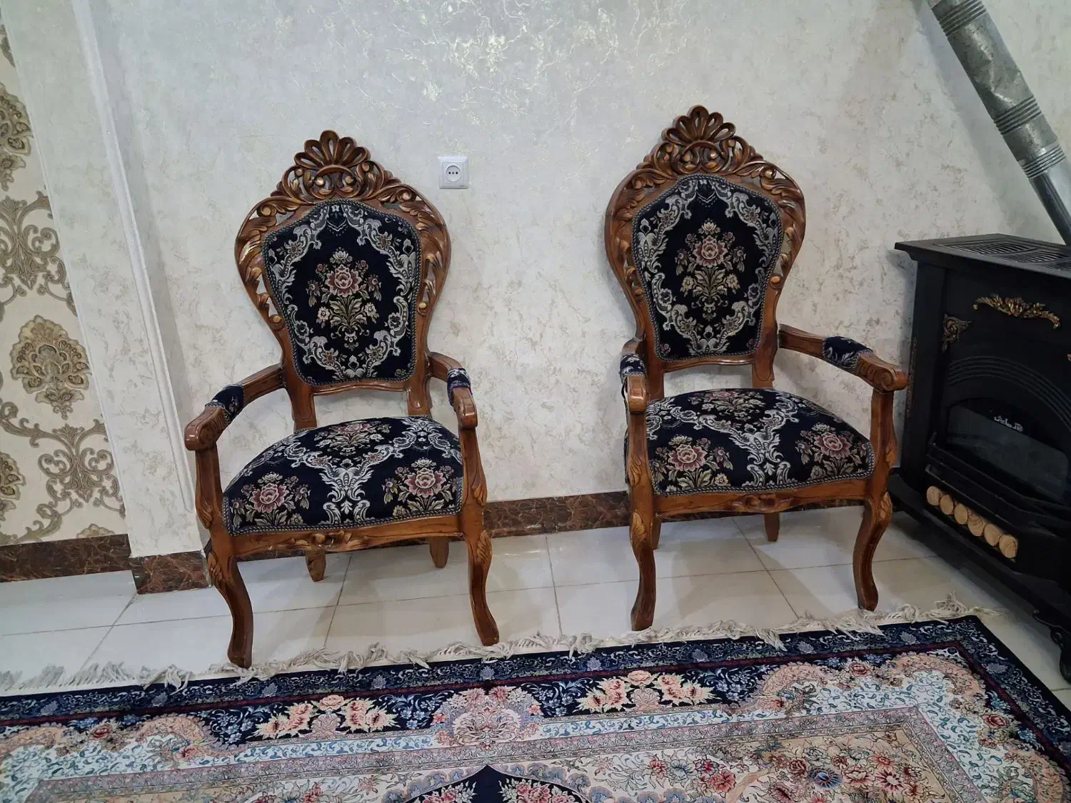 مبل ۷نفره سلطنتی چوب گردو|مبلمان خانگی و میز عسلی|تهران, خاوران|دیوار