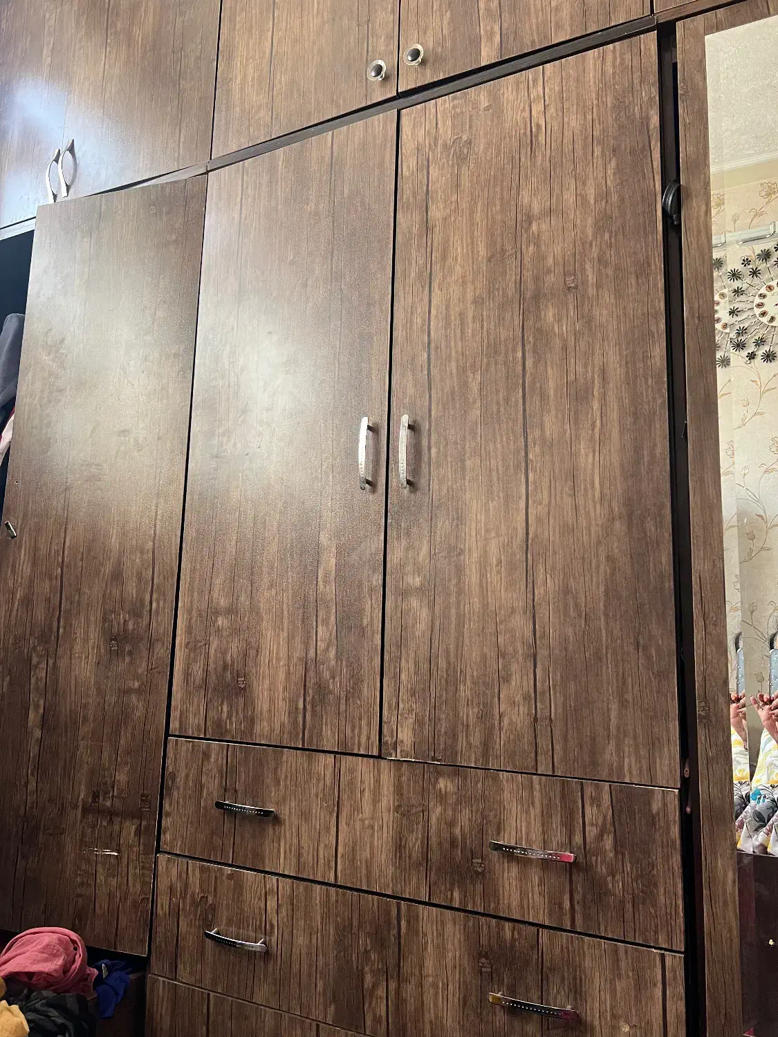 کمد و میز ارایش و صندلی و تخت خواب دو نفره|تخت و سرویس خواب|کاشان, الغدیر|دیوار