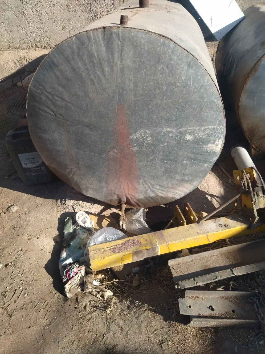 تانکر دو هزار لیتری سالم گالوانیزه|مصالح و تجهیزات ساختمان|میان جلگه, |دیوار